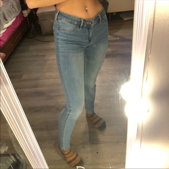 💥Hollister Jeans - Picture 1 of 6